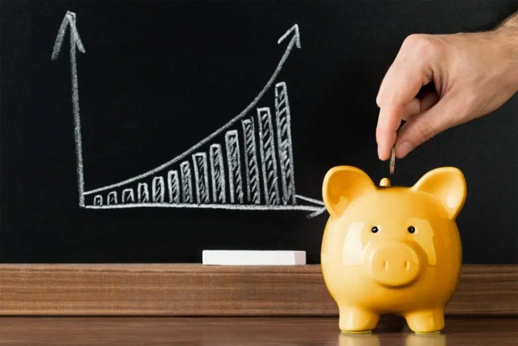 Será que compensa investir na poupança?